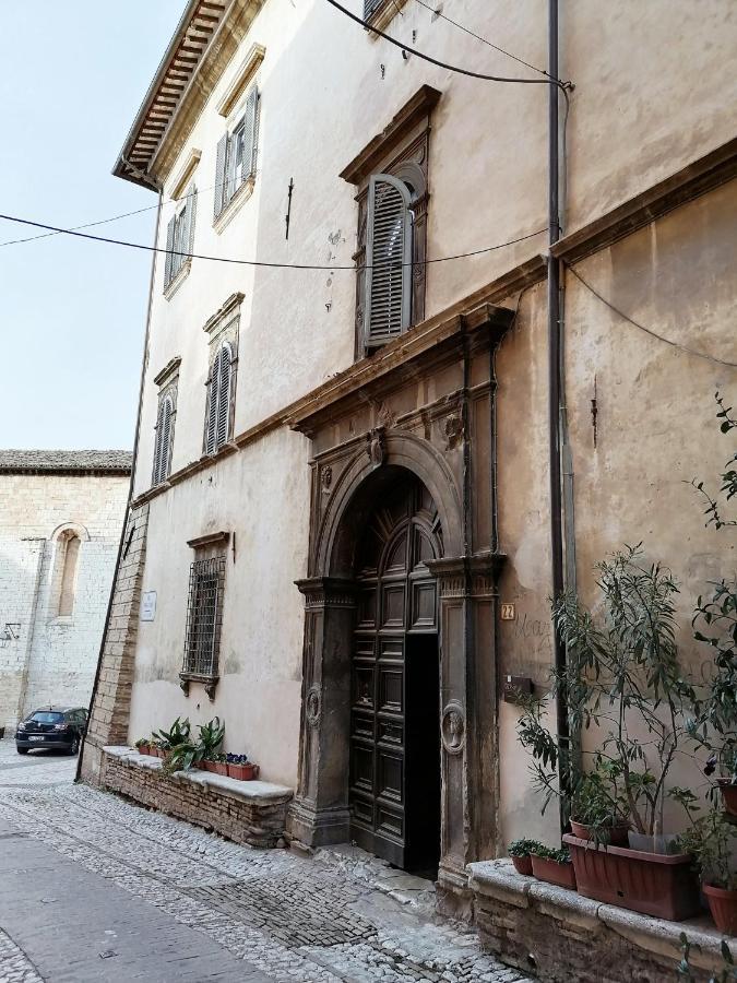 Palazzo Valenti - Camere In Palazzo Rinascimentale Trevi Eksteriør bilde